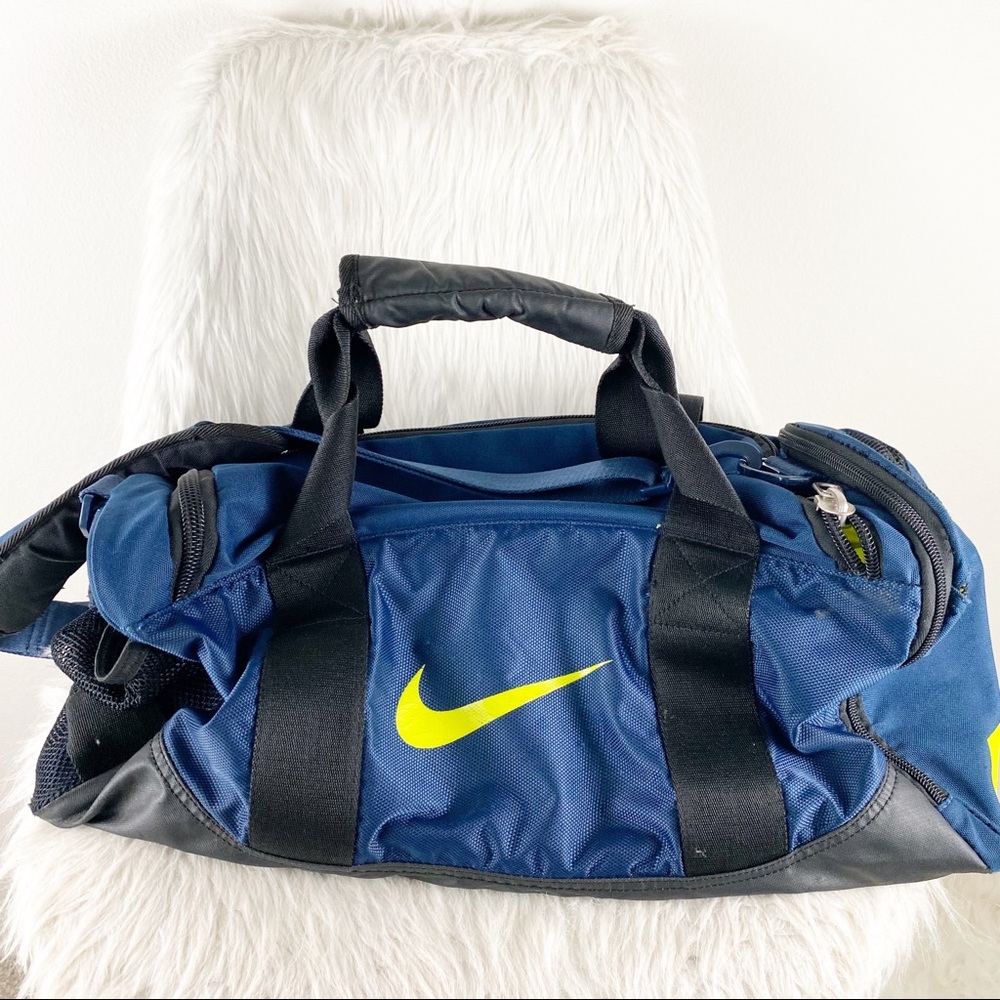 🧤SOLD🧤Nike Navy Blue Neon Green Duffle Gym Bag - Picture 2 of 8